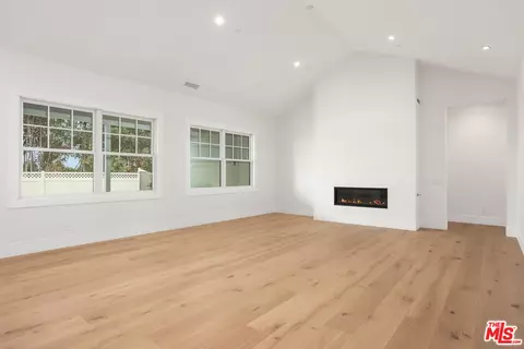 Living - 2527 Ivy Rd, Oceanside, CA 92054 photo 3 of 3