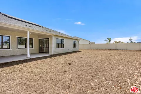 Exterior - 2527 Ivy Rd, Oceanside, CA 92054 photo 3 of 5