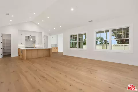 Living - 2527 Ivy Rd, Oceanside, CA 92054 photo 1 of 3