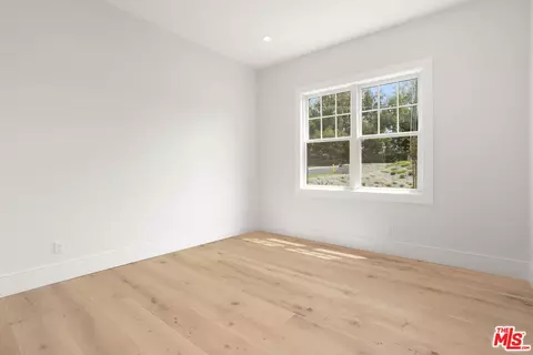 Bedroom - 2527 Ivy Rd, Oceanside, CA 92054 photo 4 of 8