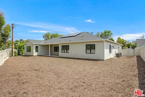 Exterior - 2527 Ivy Rd, Oceanside, CA 92054 photo 4 of 5