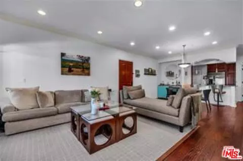 432 S Willaman Dr #303, Los Angeles, CA 90048