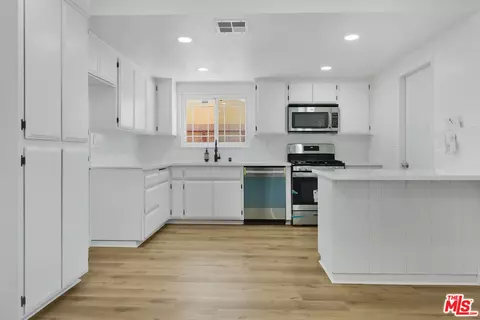 14891 Lilac St, Hesperia, CA 92345 photo 5