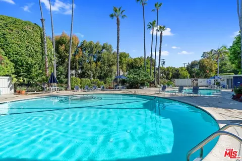285 S Barrington Ave #G1, Los Angeles, CA 90049