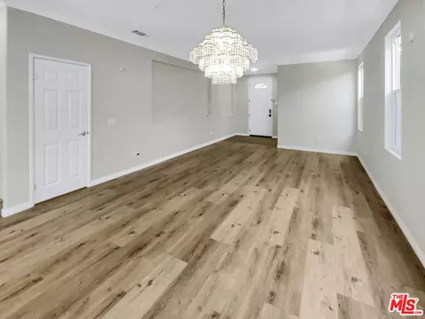 Living - 812 Gitano Dr, Oxnard, CA 93030 photo 4 of 5