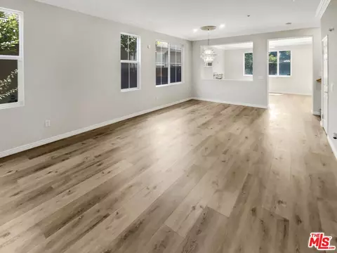Living - 812 Gitano Dr, Oxnard, CA 93030 photo 3 of 5