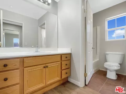 Bath - 812 Gitano Dr, Oxnard, CA 93030 photo 2 of 3