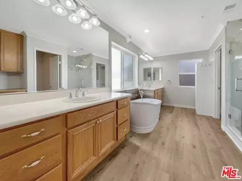 Bath - 812 Gitano Dr, Oxnard, CA 93030 photo 1 of 3