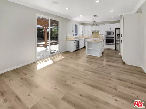 Living - 812 Gitano Dr, Oxnard, CA 93030 photo 5 of 5