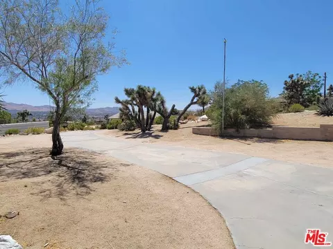 6383 Murrieta Ave, Yucca Valley, CA 92284 photo 3