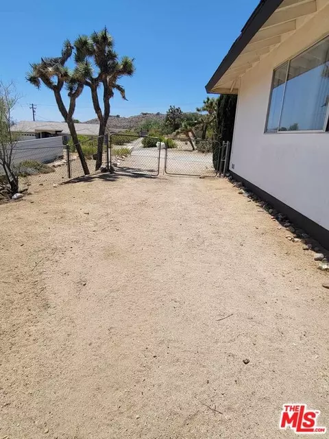 6383 Murrieta Ave, Yucca Valley, CA 92284 photo 11
