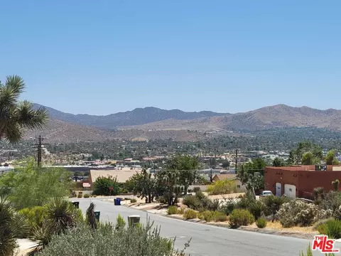 6383 Murrieta Ave, Yucca Valley, CA 92284 photo 2