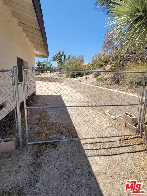 6383 Murrieta Ave, Yucca Valley, CA 92284 photo 18