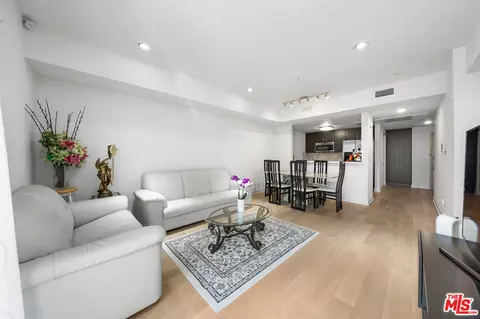 436 S Virgil Ave #210, Los Angeles, CA 90020