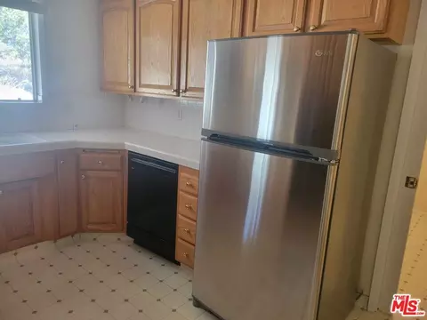 Kitchen - 7618 Whitney Ave, Yucca Valley, CA 92284 photo 1 of 2