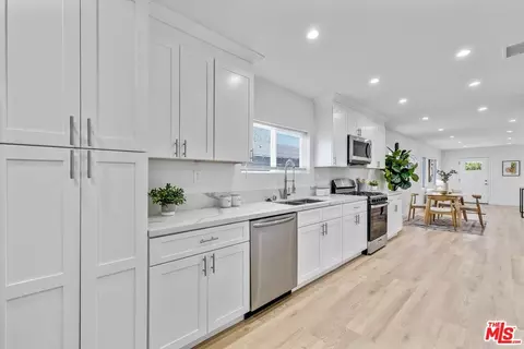 1417 W 69th St, Los Angeles, CA 90047