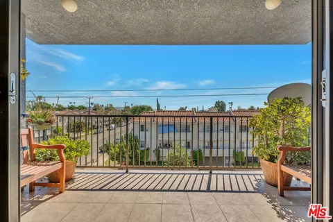 14804 Magnolia Blvd #11, Sherman Oaks, CA 91403