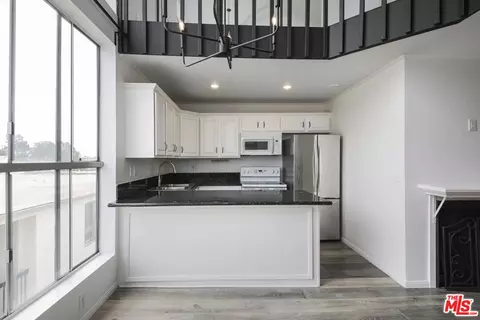 11645 Montana Ave #310, Los Angeles, CA 90049