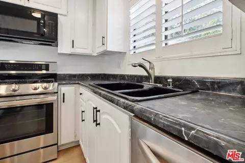Kitchen - 17503 Prondall Ct, Carson, CA 90746 photo 4 of 5