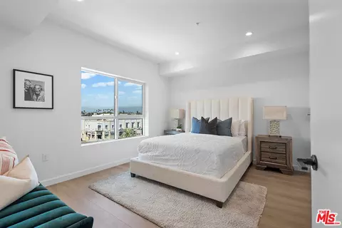 321 S Oxford Ave #302, Los Angeles, CA 90010