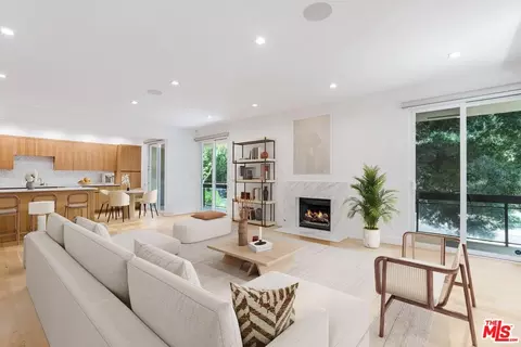 723 Westmount Dr #106, West Hollywood, CA 90069