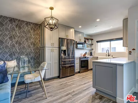 5232 Corteen Pl #17, Valley Village, CA 91607