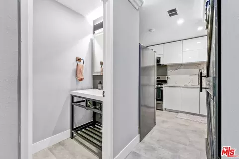 Entry Way - 9322 Shadowood Dr #C, Montclair, CA 91763 photo 3 of 4