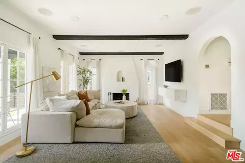 3323 S Beverly Dr, Los Angeles, CA 90034