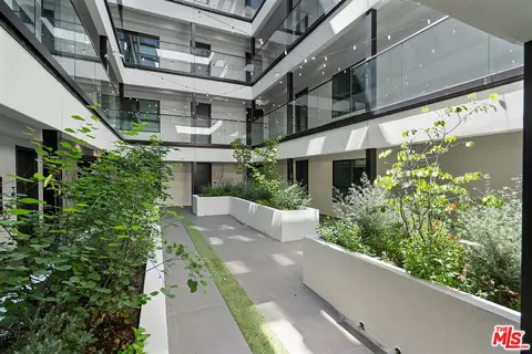 321 S Oxford Ave #607, Los Angeles, CA 90010