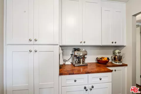 Kitchen - 1749 Sequoia Ave, Simi Valley, CA 93063 photo 4 of 5