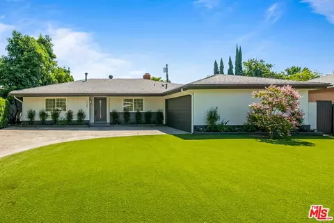 7638 Chisholm Ave, Van Nuys, CA 91406