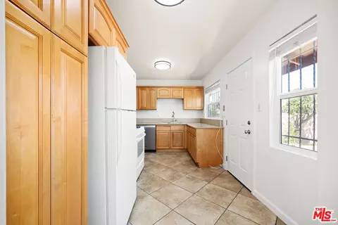 741 E Charron Pl, Compton, CA 90220 photo 11