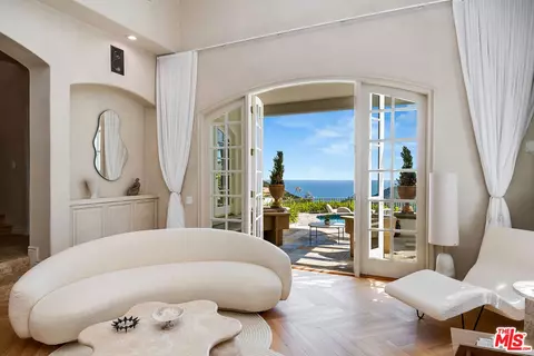 1116 Cumbre Alta Ct, Pacific Palisades, CA 90272