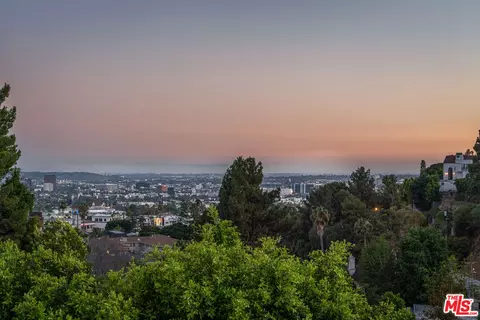 8045 Fareholm Dr, Los Angeles, CA 90046