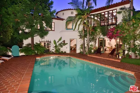 1919 Outpost Dr, Los Angeles, CA 90068