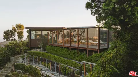 1438 N Kenter Ave, Los Angeles, CA 90049