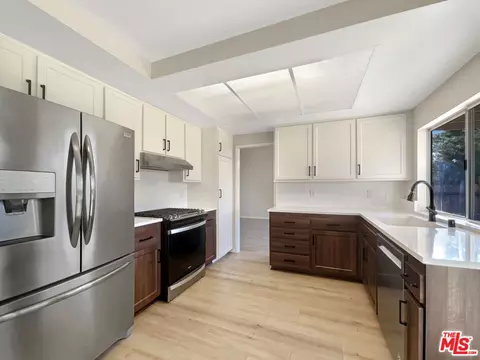 1017 E Kildare St, Lancaster, CA 93535 photo 2
