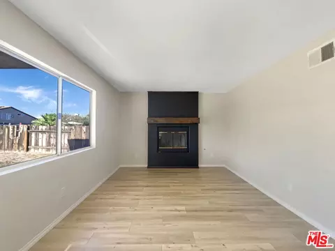 1017 E Kildare St, Lancaster, CA 93535 photo 4