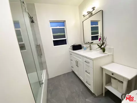 Bath - 9055 Varna Ave, Arleta, CA 91331 photo 2 of 3