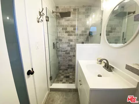 Bath - 9055 Varna Ave, Arleta, CA 91331 photo 1 of 3