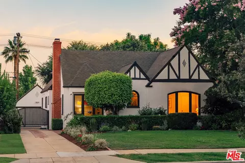 2100 Las Lunas St, Pasadena, CA 91107