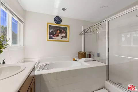 Bath - 8256 Daisy Ln, Riverside, CA 92508 photo 2 of 4