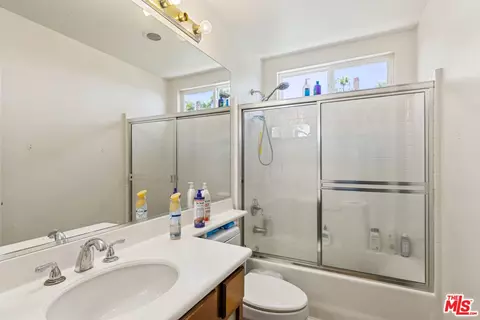 Bath - 8256 Daisy Ln, Riverside, CA 92508 photo 3 of 4