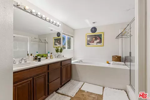 Bath - 8256 Daisy Ln, Riverside, CA 92508 photo 1 of 4