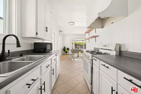 Entry Way - 8485 Rincon Ave, Sun Valley, CA 91352 photo 1 of 1