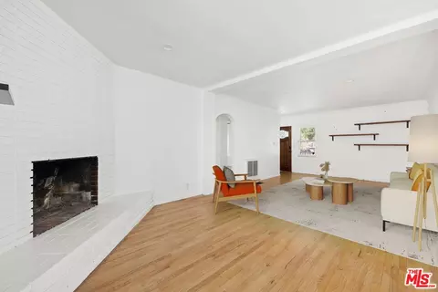 Living - 8485 Rincon Ave, Sun Valley, CA 91352 photo 2 of 2