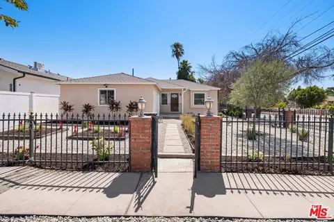 Exterior - 8485 Rincon Ave, Sun Valley, CA 91352 photo 2 of 4