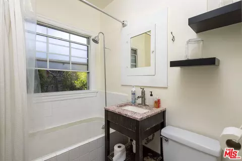 Bath - 924 Marco Pl, Venice, CA 90291 photo 1 of 1