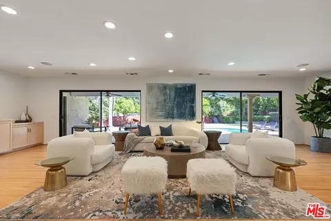 4054 Harclare Ln, Encino, CA 91436