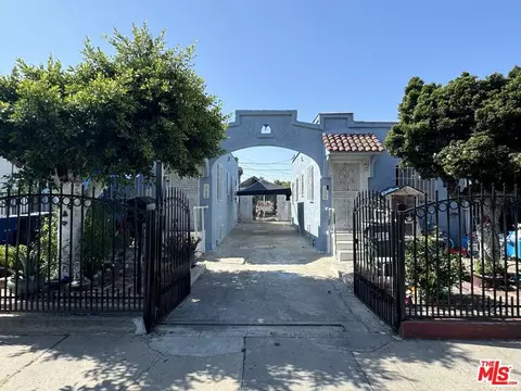 1122 E 67th St, Los Angeles, CA 90001